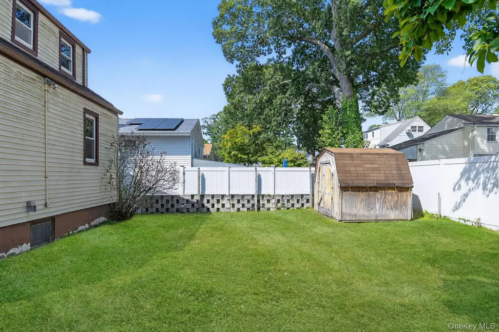 29 Hickory Road Bayville NY 11709