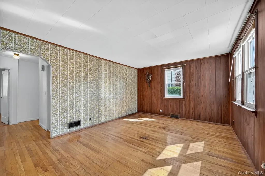 29 Hickory Road Bayville NY 11709