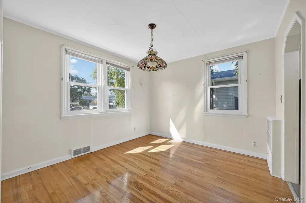 29 Hickory Road Bayville NY 11709
