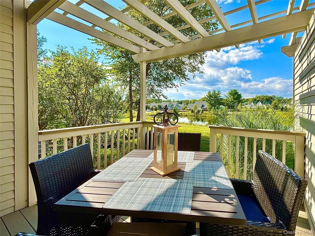 204 Cinnamon Circle Rhinebeck NY 12572