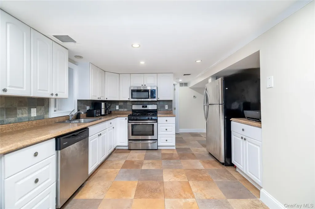 3731 Park Avenue Wantagh NY 11793
