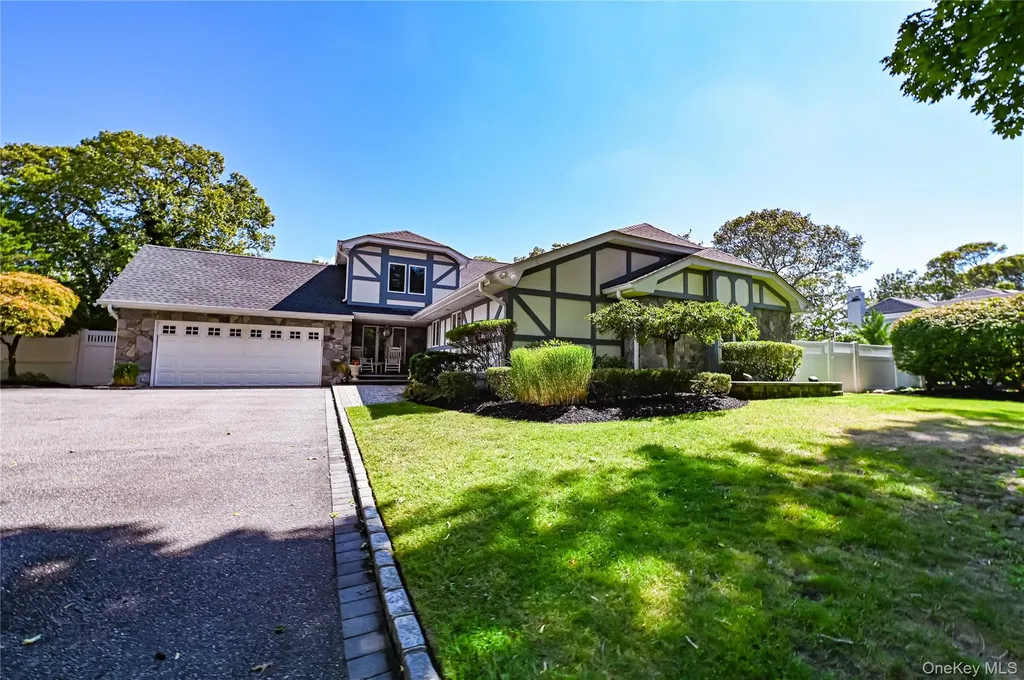 15 Weatherstone Way Smithtown NY 11787