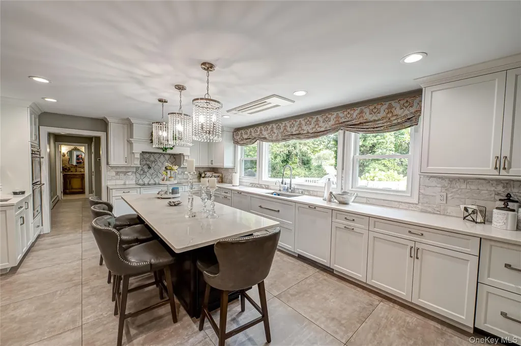 15 Weatherstone Way Smithtown NY 11787