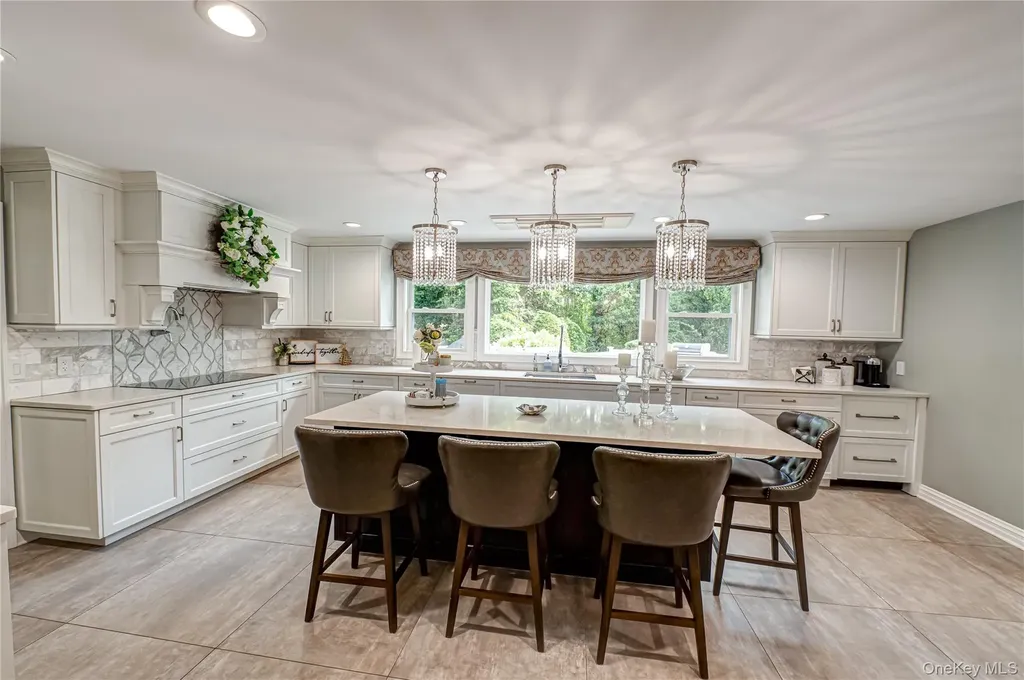 15 Weatherstone Way Smithtown NY 11787