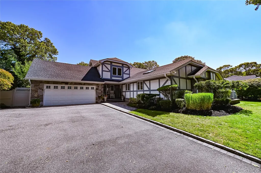 15 Weatherstone Way Smithtown NY 11787
