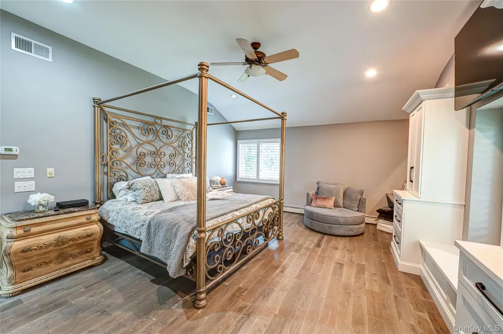 15 Weatherstone Way Smithtown NY 11787
