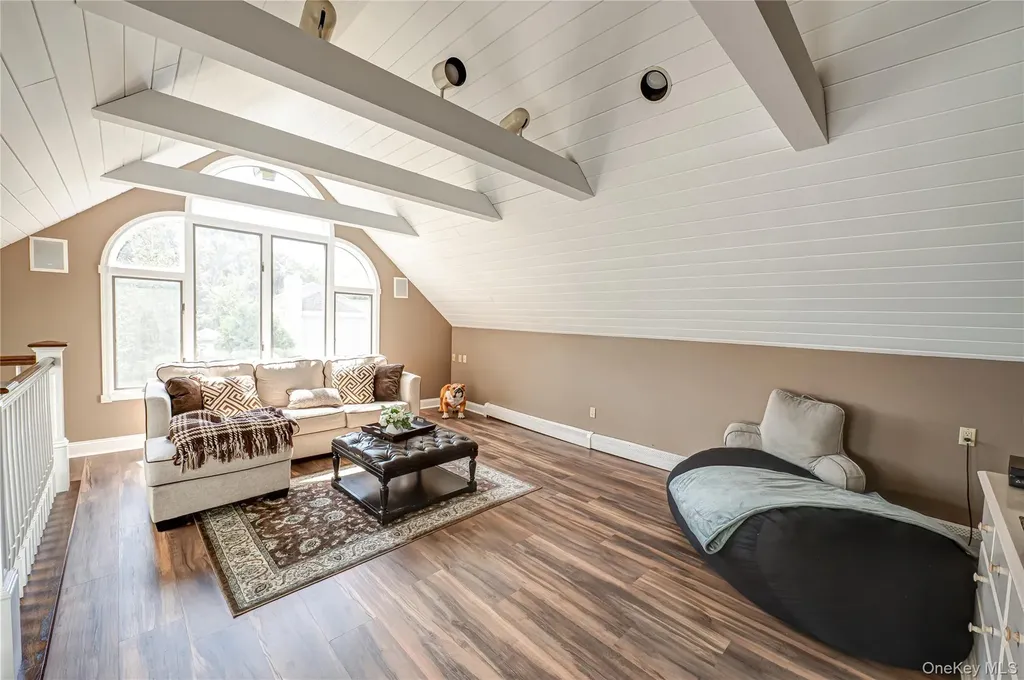 15 Weatherstone Way Smithtown NY 11787