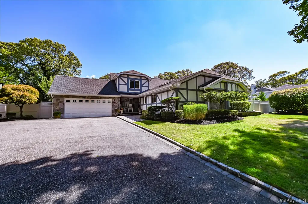 15 Weatherstone Way Smithtown NY 11787