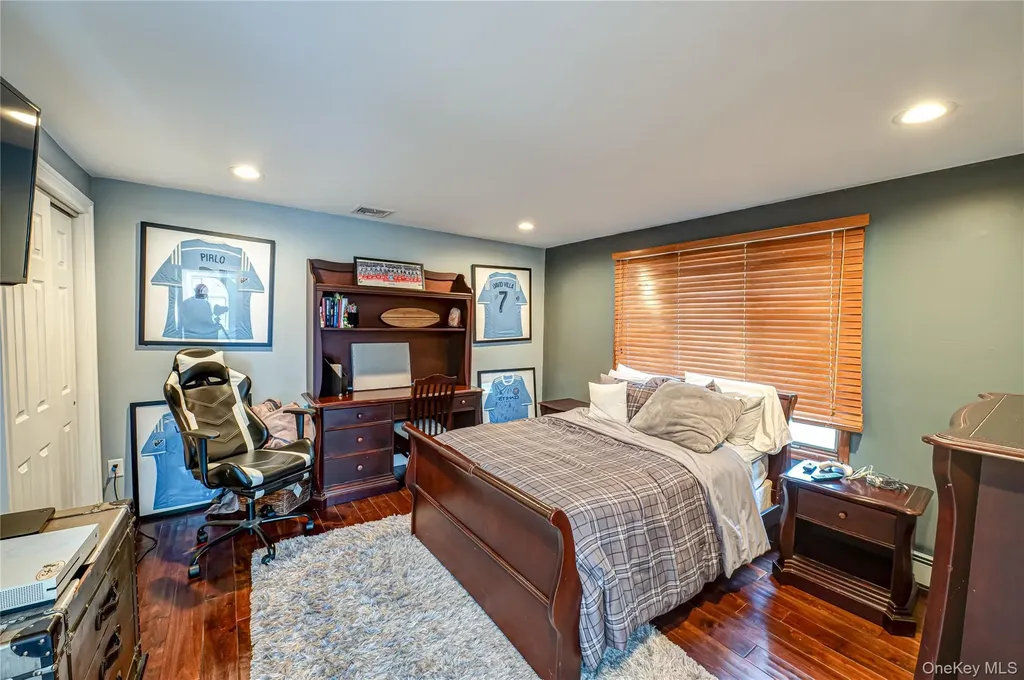 15 Weatherstone Way Smithtown NY 11787