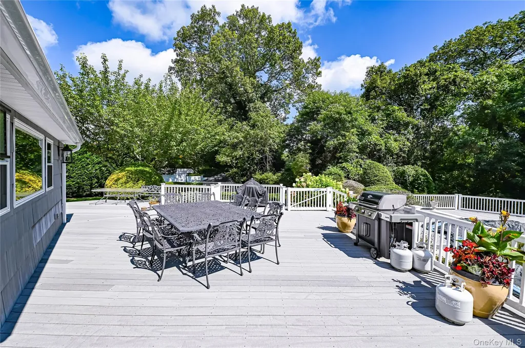15 Weatherstone Way Smithtown NY 11787