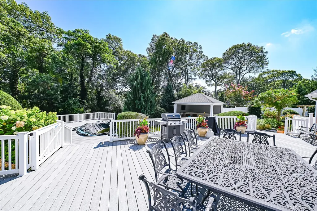 15 Weatherstone Way Smithtown NY 11787
