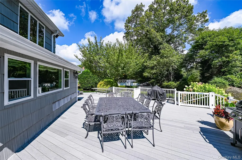 15 Weatherstone Way Smithtown NY 11787
