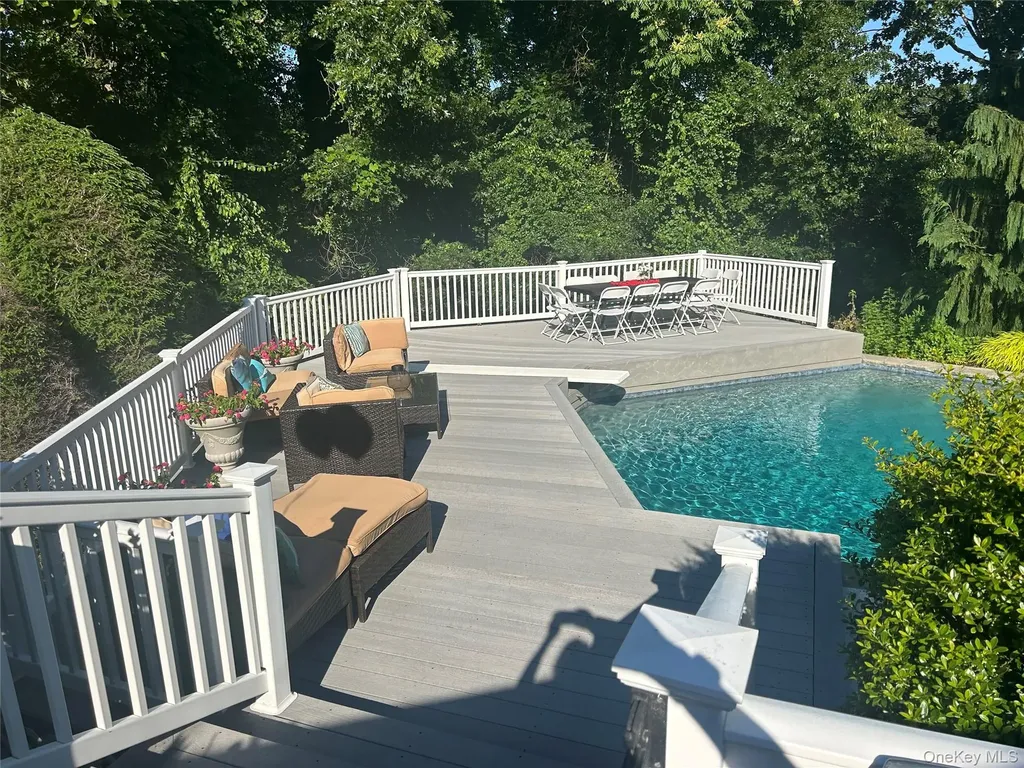 15 Weatherstone Way Smithtown NY 11787