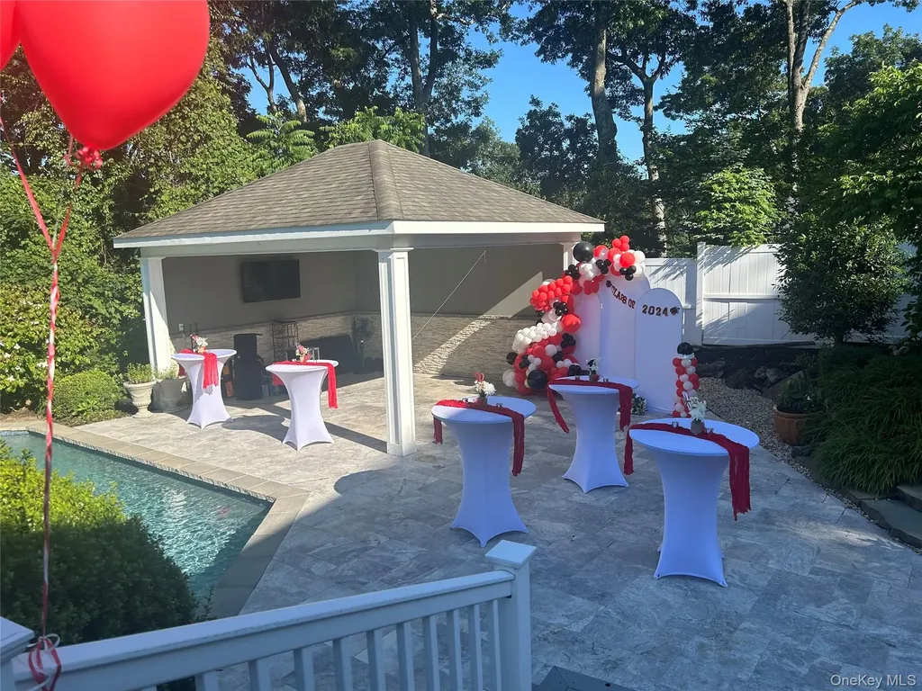 15 Weatherstone Way Smithtown NY 11787