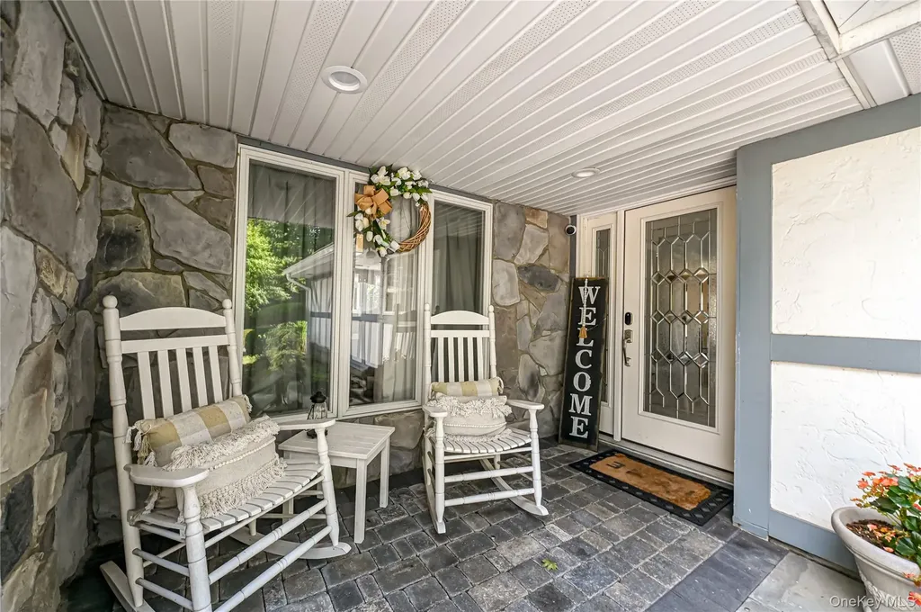 15 Weatherstone Way Smithtown NY 11787
