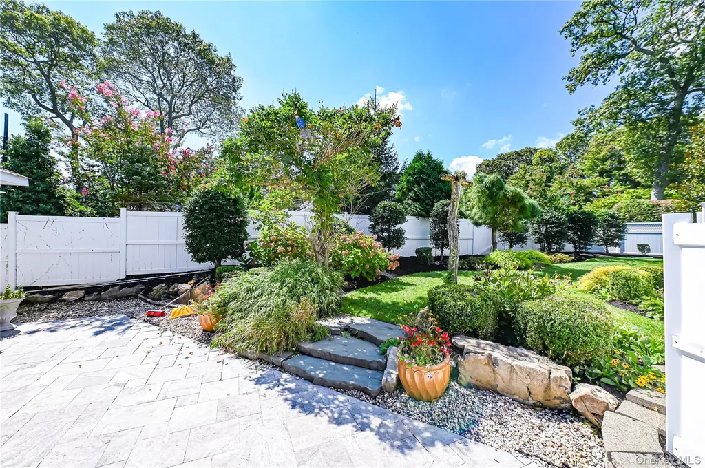 15 Weatherstone Way Smithtown NY 11787
