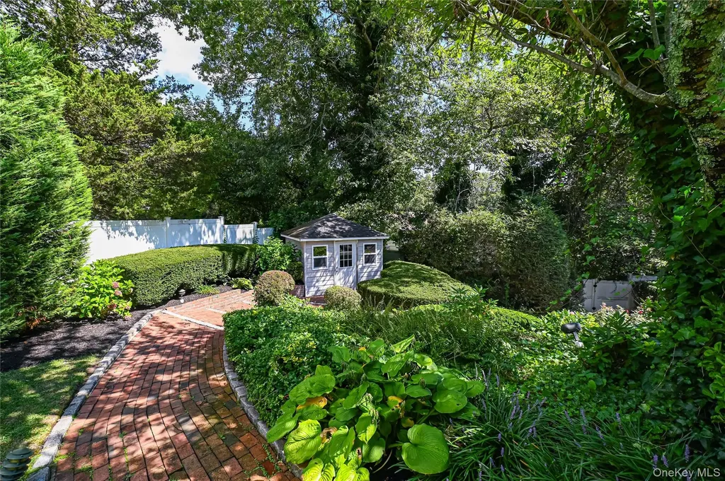 15 Weatherstone Way Smithtown NY 11787