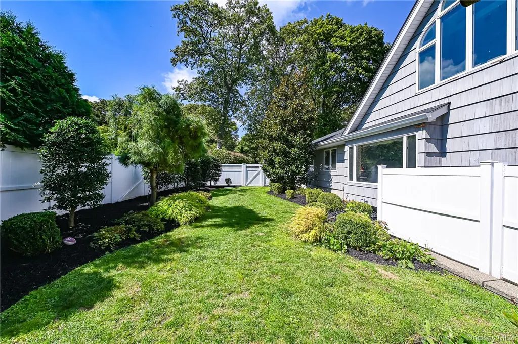15 Weatherstone Way Smithtown NY 11787
