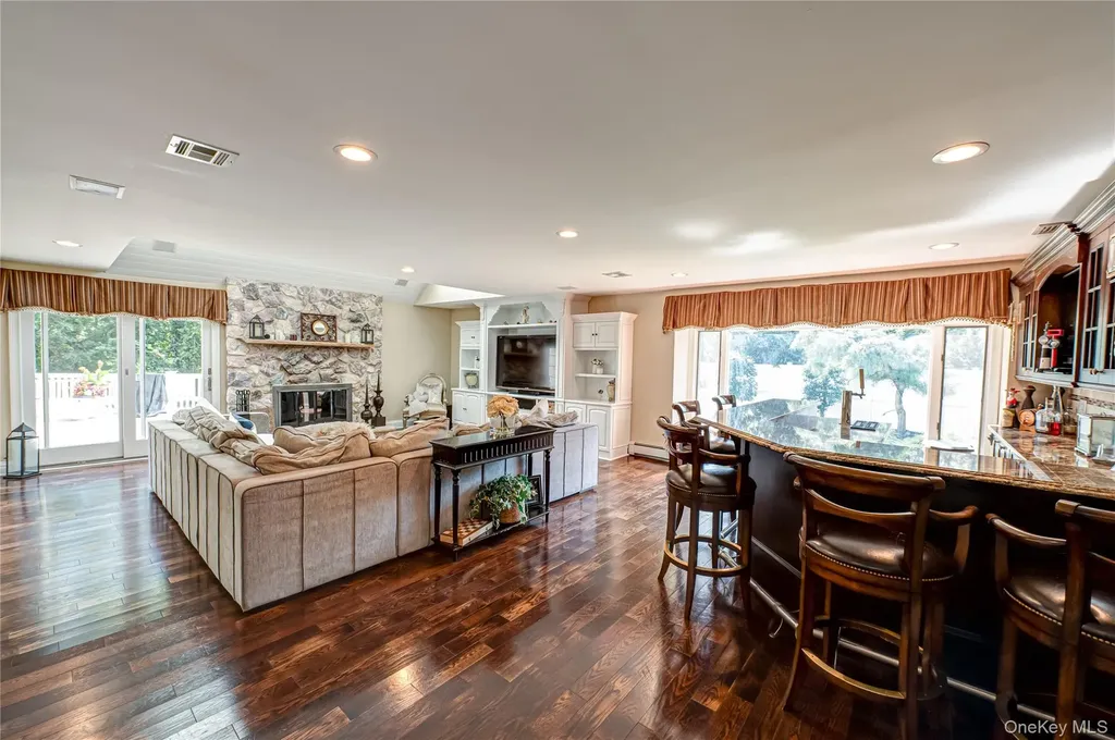 15 Weatherstone Way Smithtown NY 11787