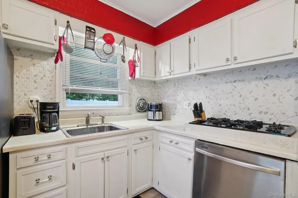 35 Andre Avenue Tappan NY 10983