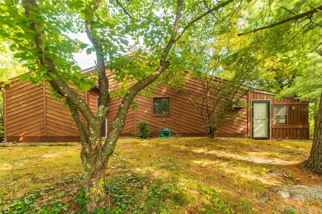 16 Hilltop Circle Fishkill NY 12524