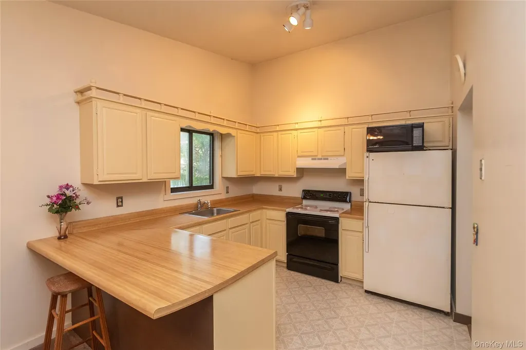 16 Hilltop Circle Fishkill NY 12524