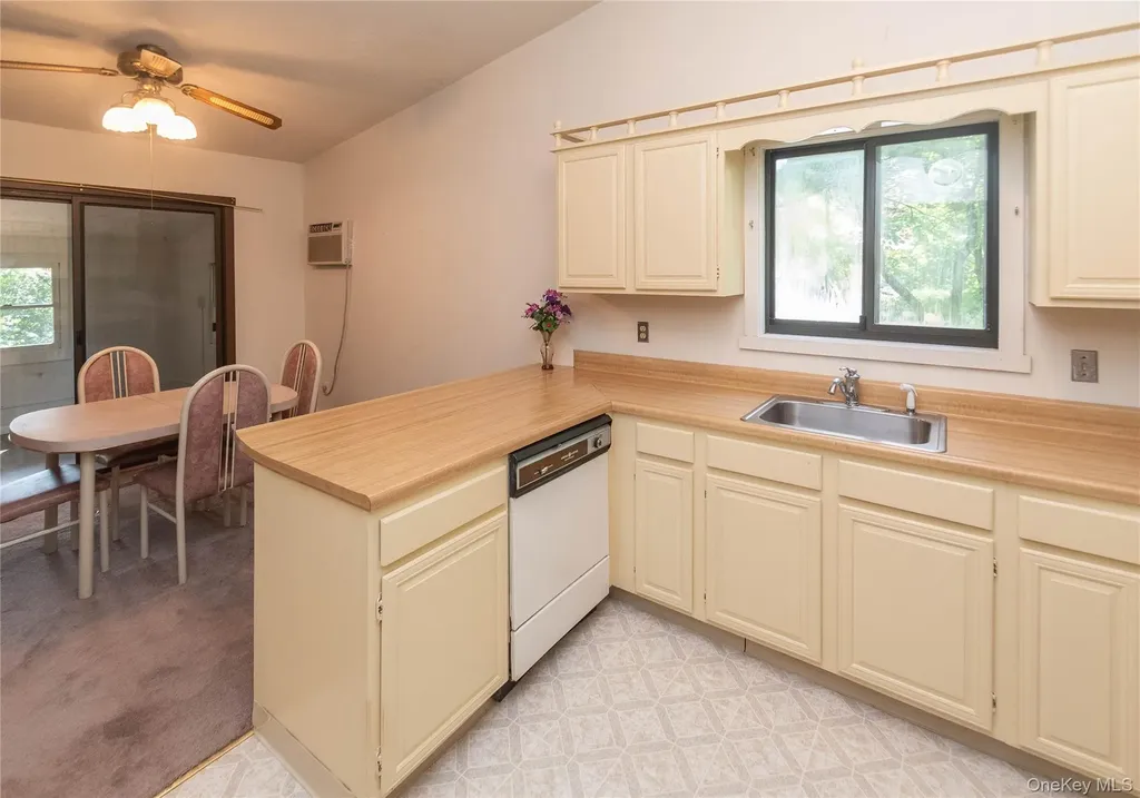 16 Hilltop Circle Fishkill NY 12524