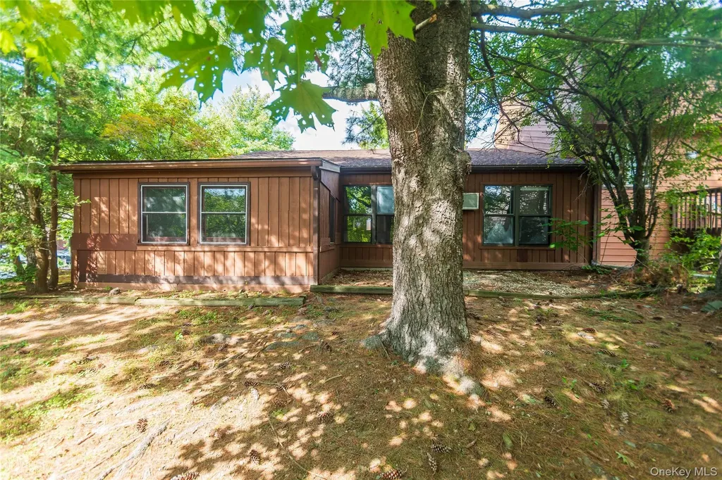16 Hilltop Circle Fishkill NY 12524