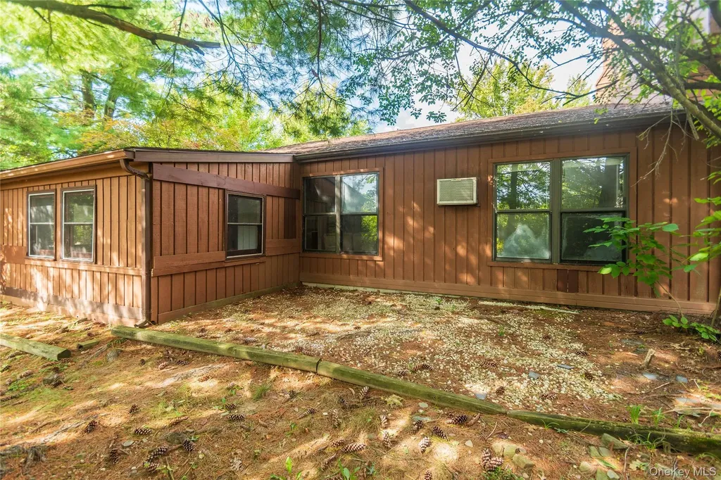 16 Hilltop Circle Fishkill NY 12524