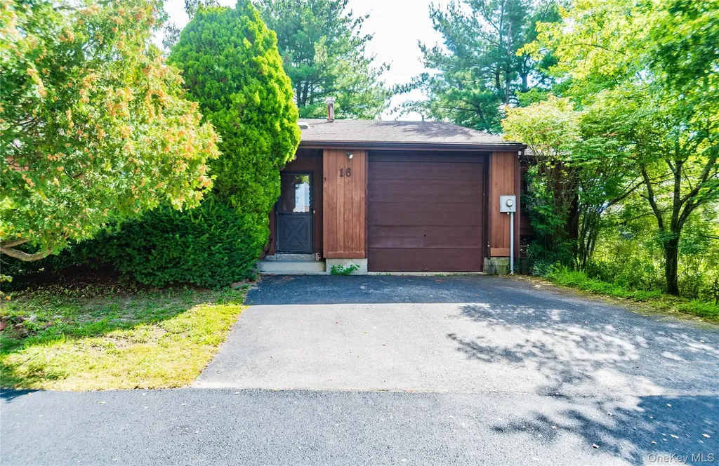 16 Hilltop Circle Fishkill NY 12524