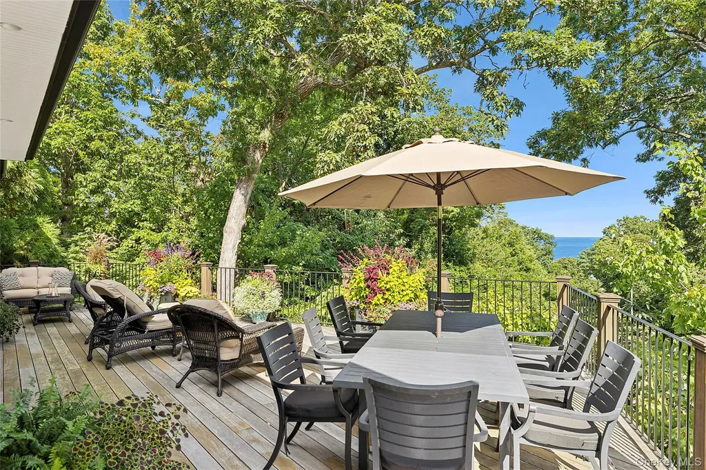 19 Ridge Lane Miller Place NY 11764
