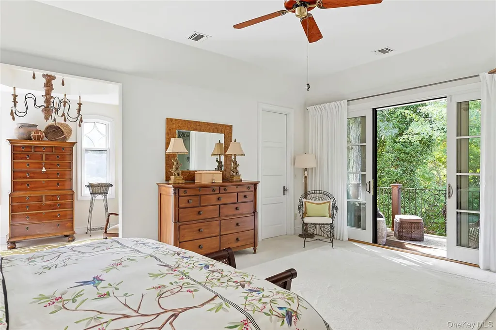 19 Ridge Lane Miller Place NY 11764