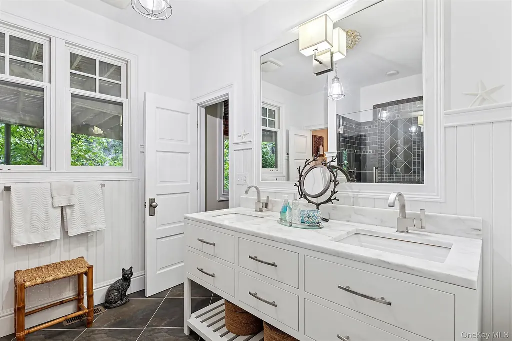 19 Ridge Lane Miller Place NY 11764