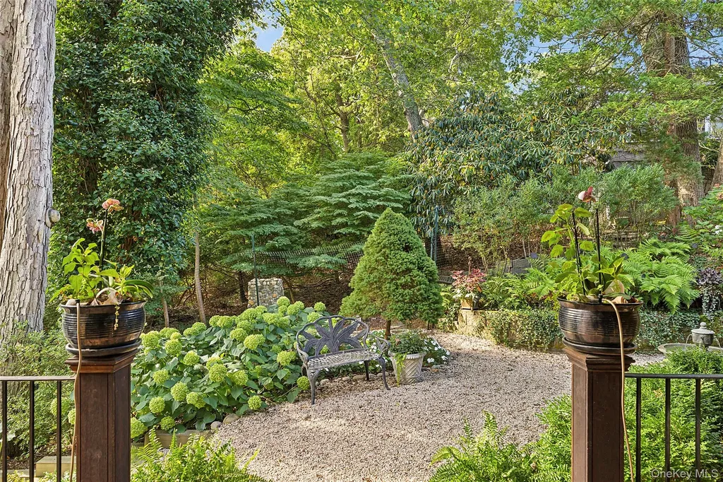 19 Ridge Lane Miller Place NY 11764