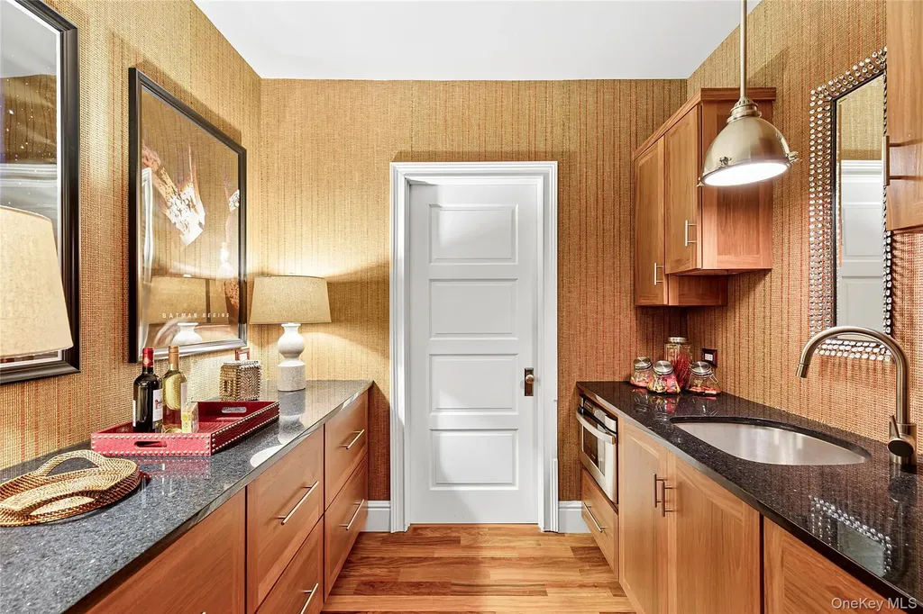 19 Ridge Lane Miller Place NY 11764
