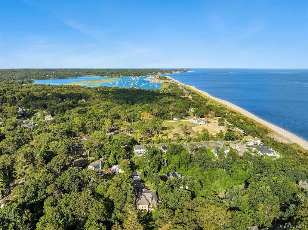 19 Ridge Lane Miller Place NY 11764