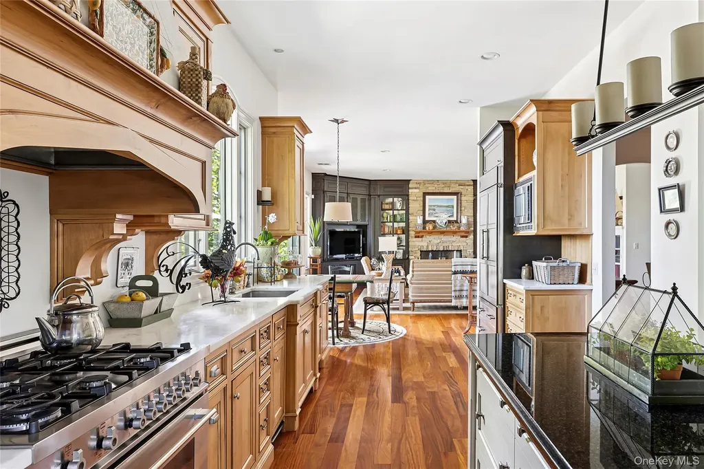 19 Ridge Lane Miller Place NY 11764