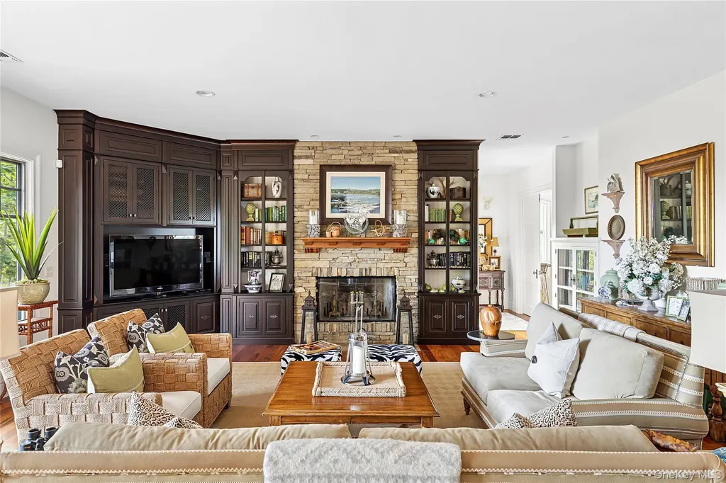 19 Ridge Lane Miller Place NY 11764