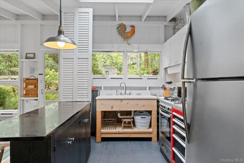 46 Flaggy Hole Road East Hampton NY 11937