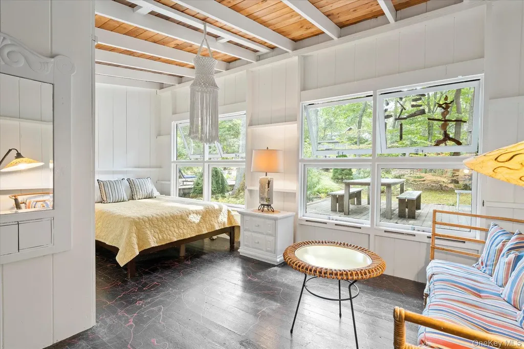 46 Flaggy Hole Road East Hampton NY 11937