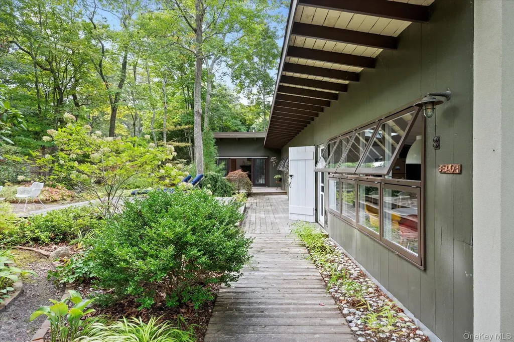 46 Flaggy Hole Road East Hampton NY 11937