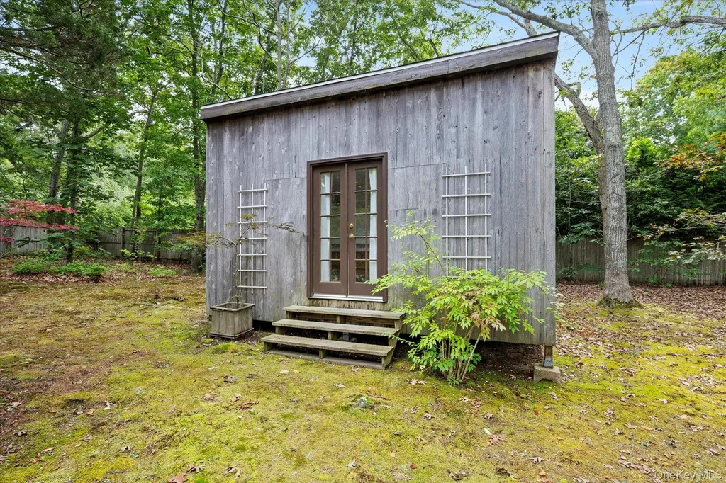 46 Flaggy Hole Road East Hampton NY 11937
