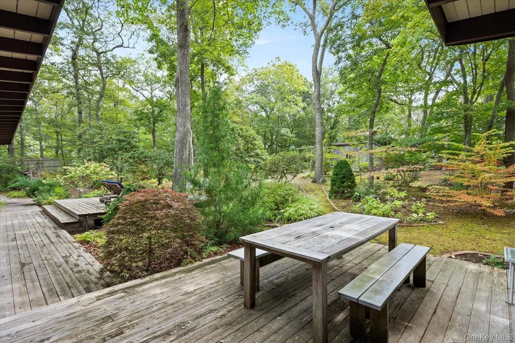 46 Flaggy Hole Road East Hampton NY 11937
