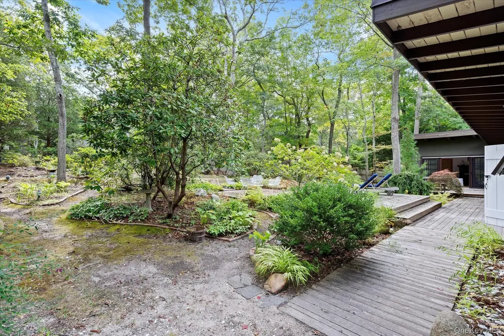 46 Flaggy Hole Road East Hampton NY 11937