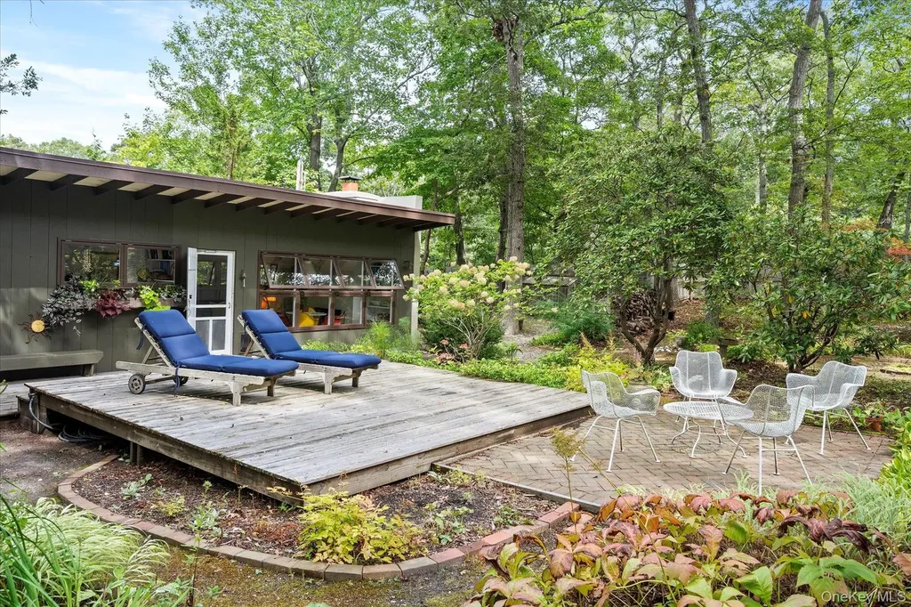 46 Flaggy Hole Road East Hampton NY 11937