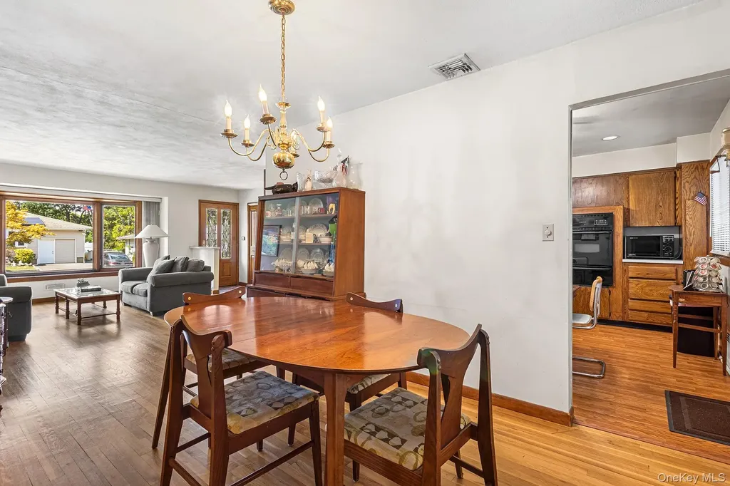 37 Beaumont Drive Plainview NY 11803