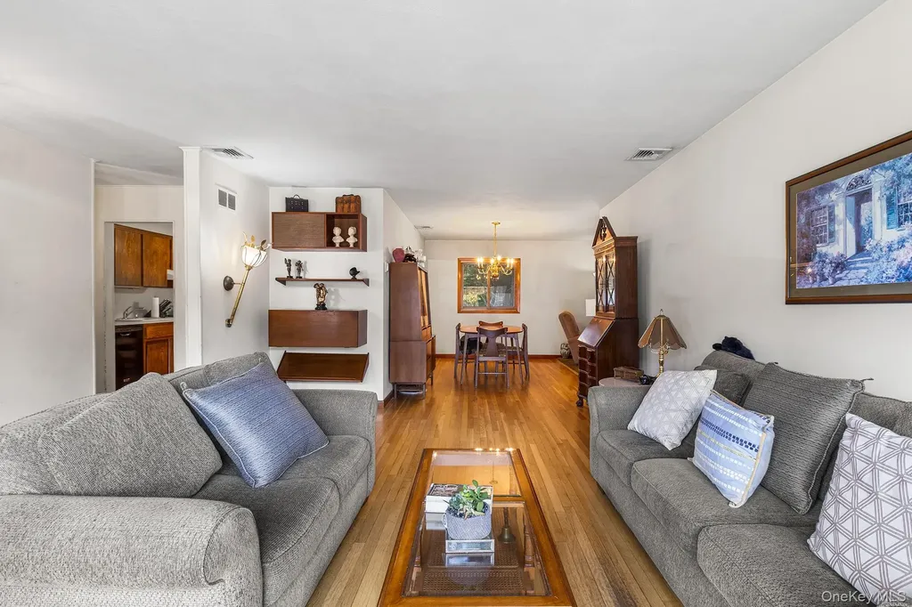 37 Beaumont Drive Plainview NY 11803