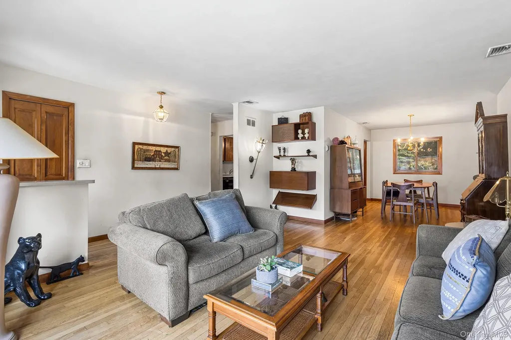 37 Beaumont Drive Plainview NY 11803