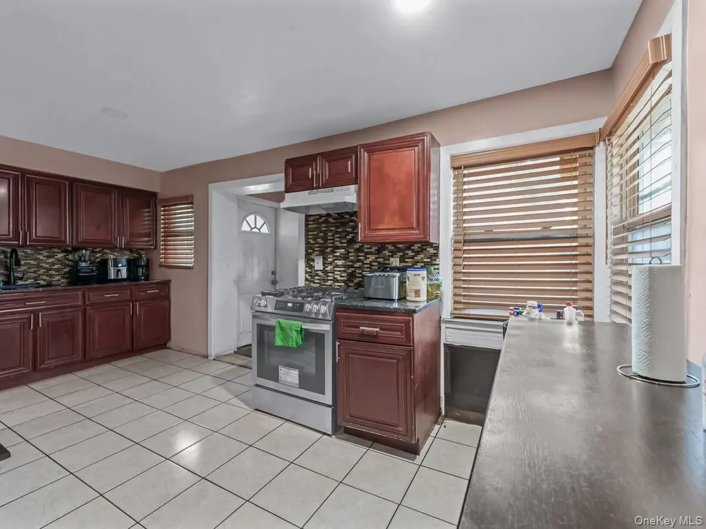 24016 128th Road Rosedale NY 11422