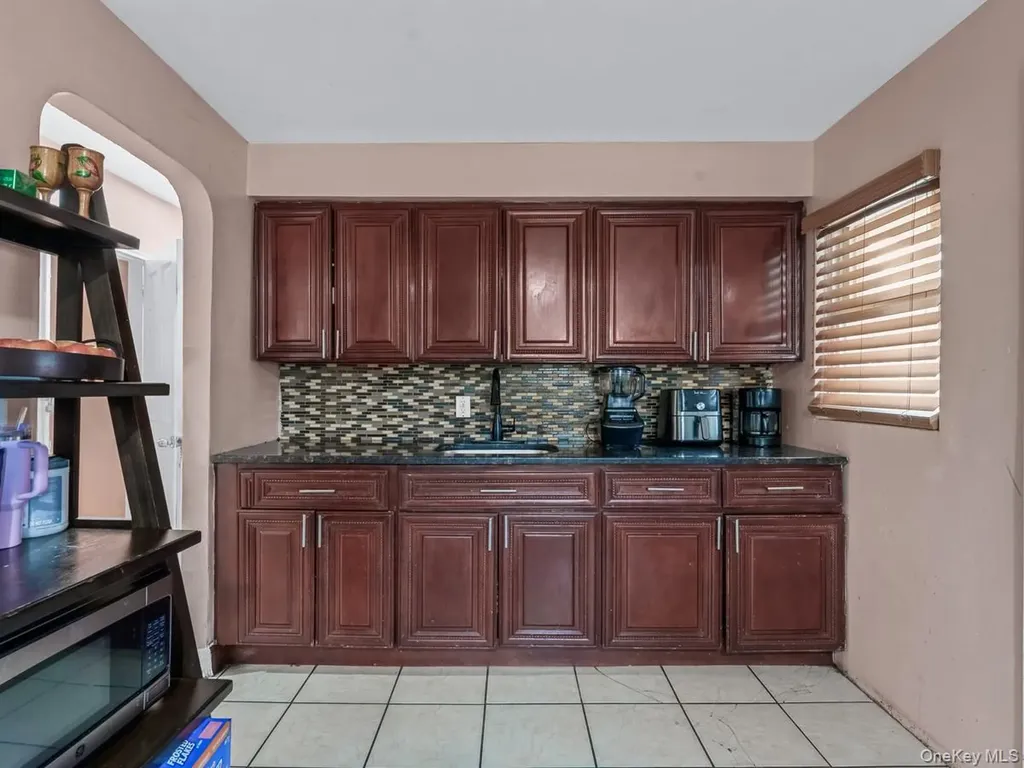 24016 128th Road Rosedale NY 11422